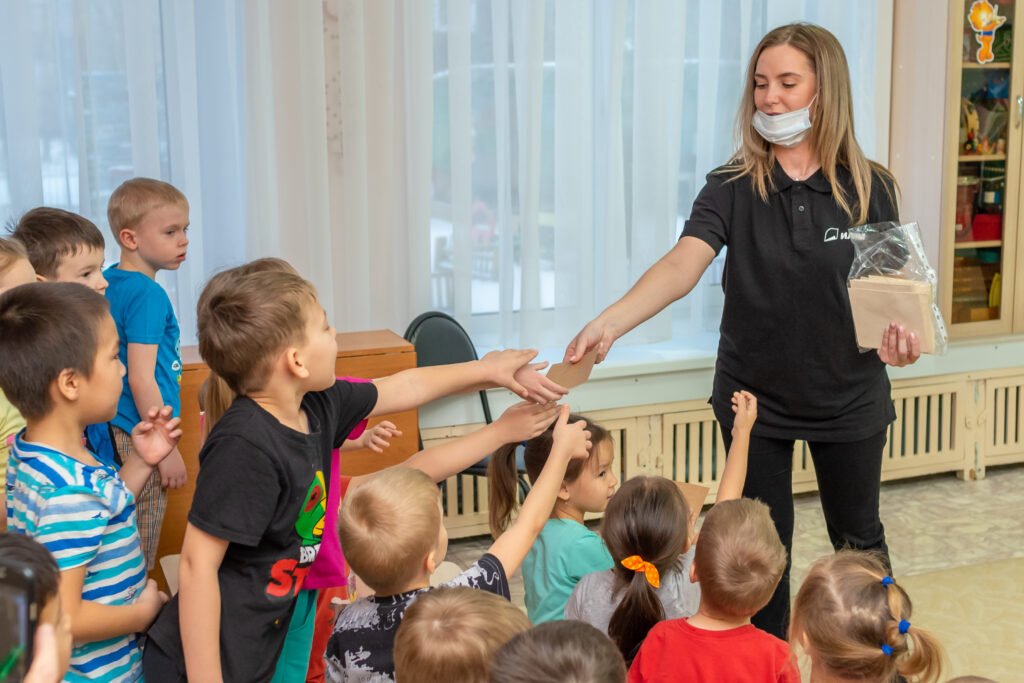 Группа «Илим» в Братске провела профориентационный урок… для дошколят