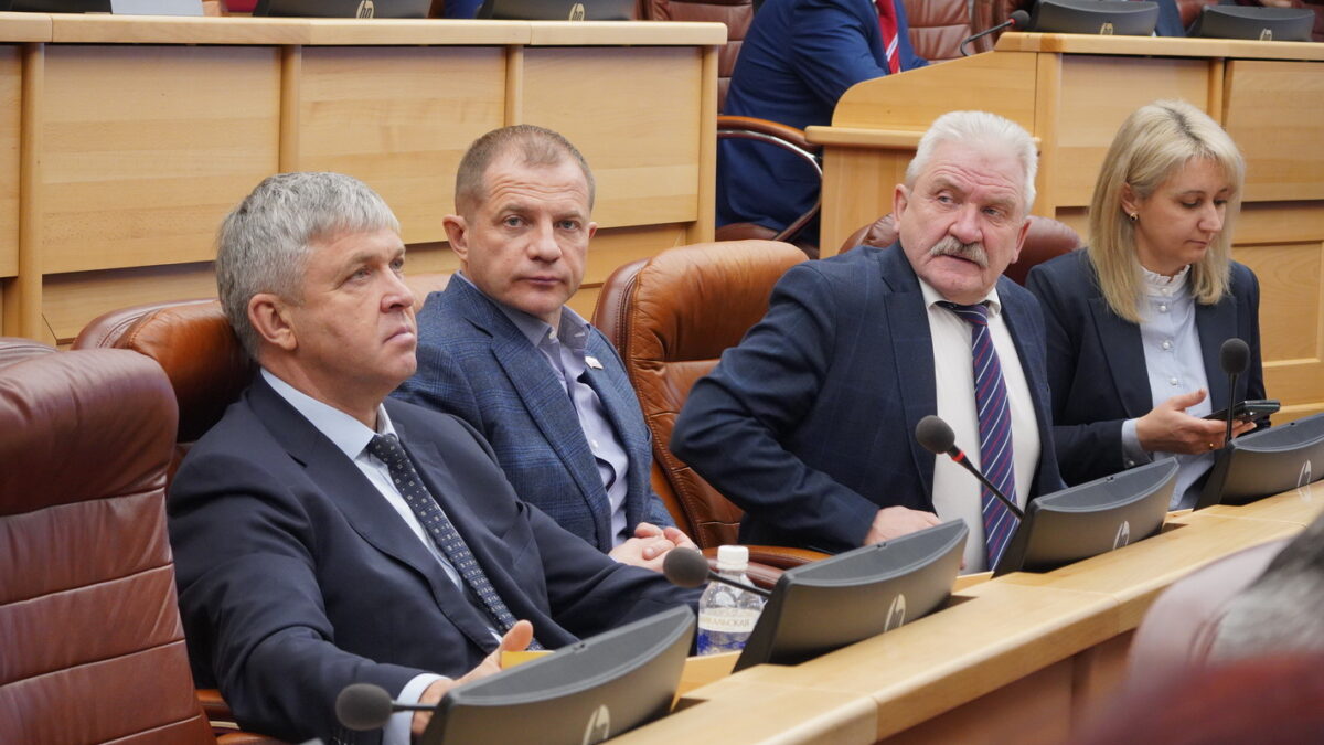 Поправками в бюджет депутаты добились финансирования ремонта и реконструкции социальных объектов в Братске